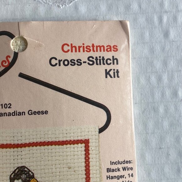 Vtg Country Wireworks Christmas Cross-Stitch Kit of 2 Canadian Geese Hanger USA - Picture 3 of 8